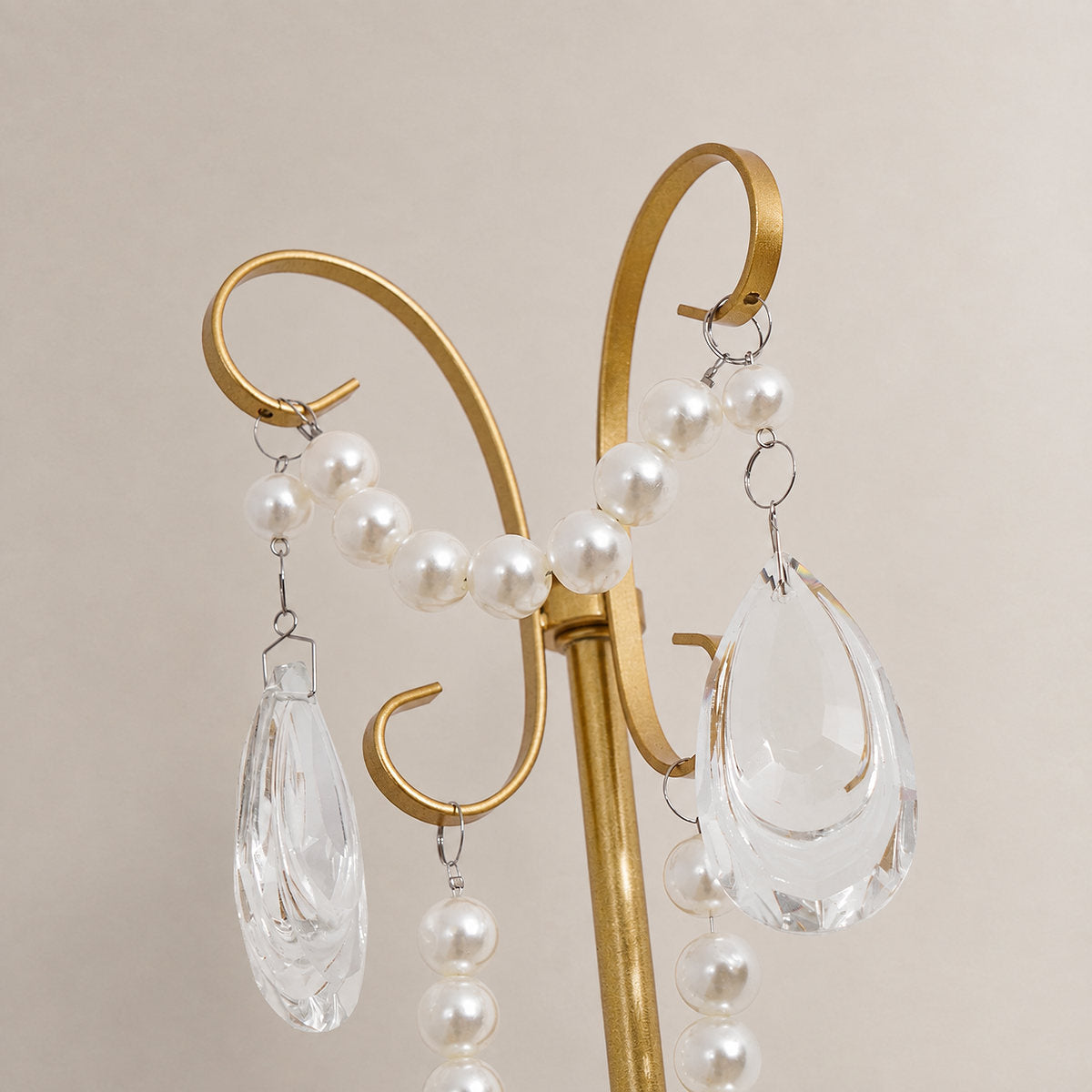 Crystal Pearl Chain Wall Lamp, 16.8-Inch x H 25.2-Inch, Gold & Clear for Living Room