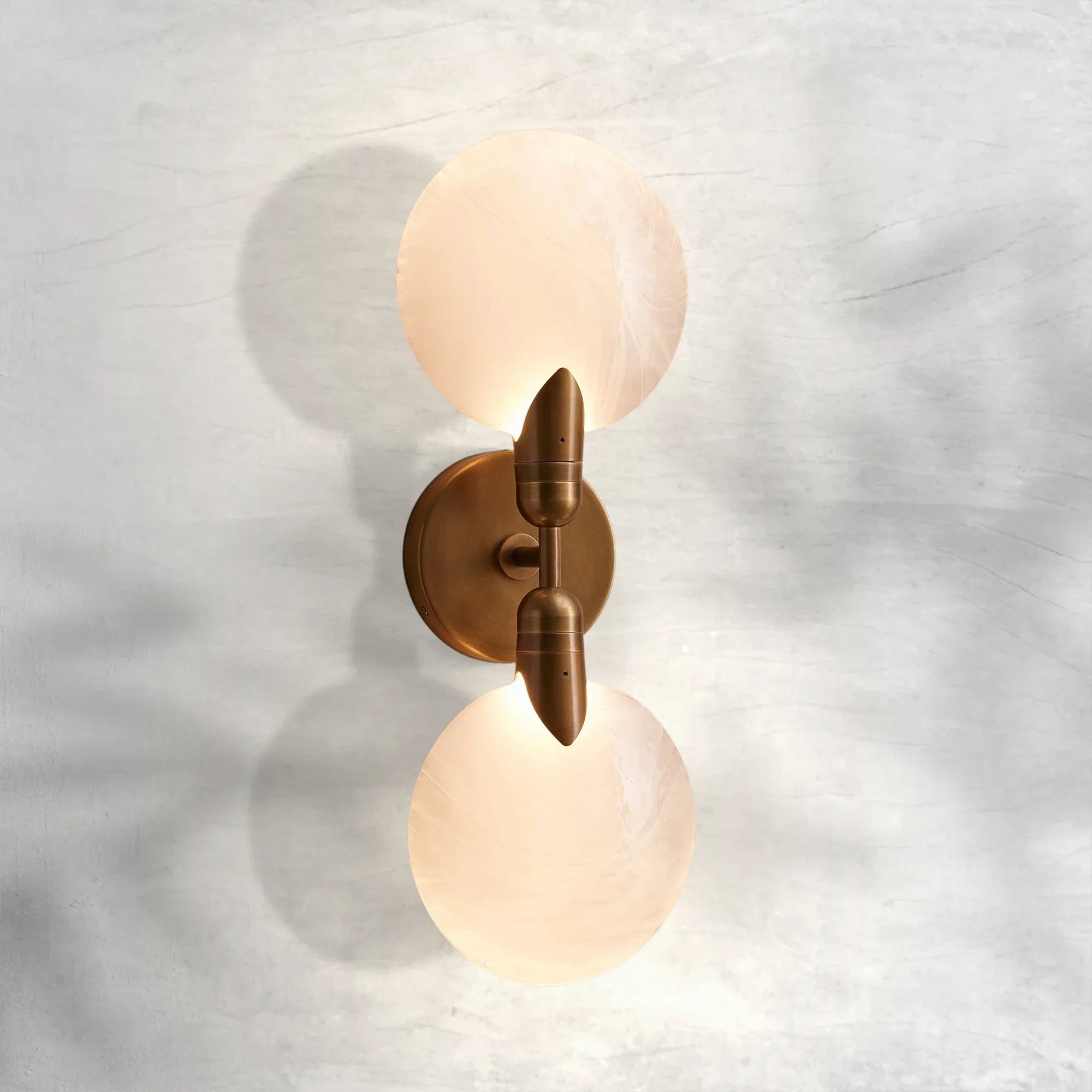 Tricolorbeer Petal Bloom Double Sconce - Background Shot