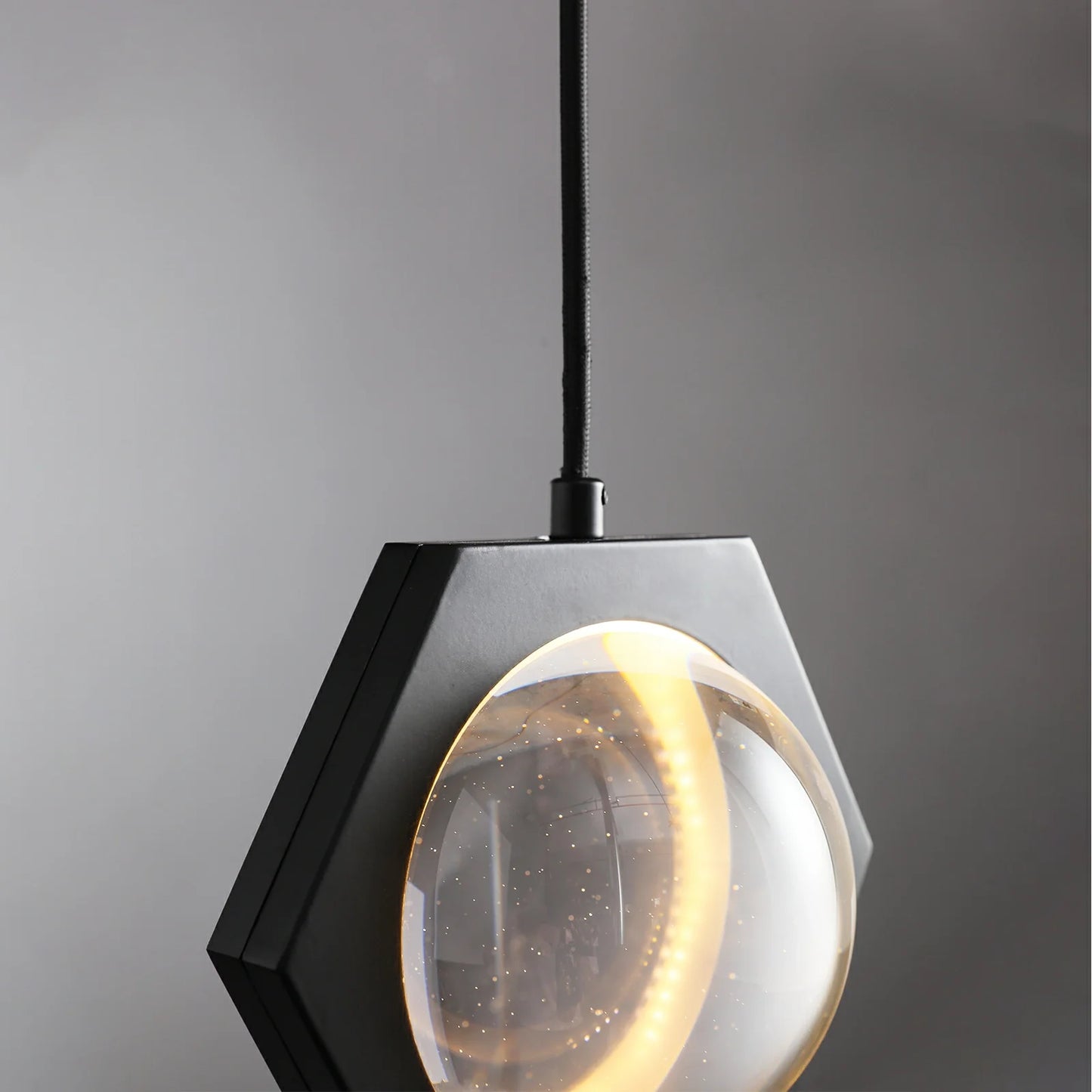 Noctaris Grand Pendant