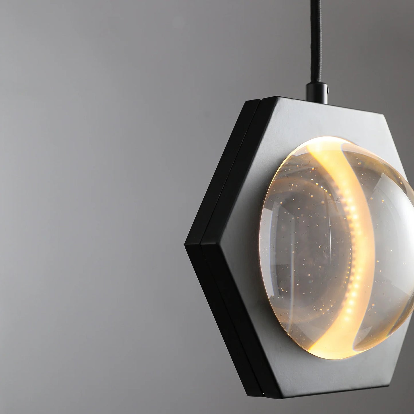 Noctaris Grand Pendant