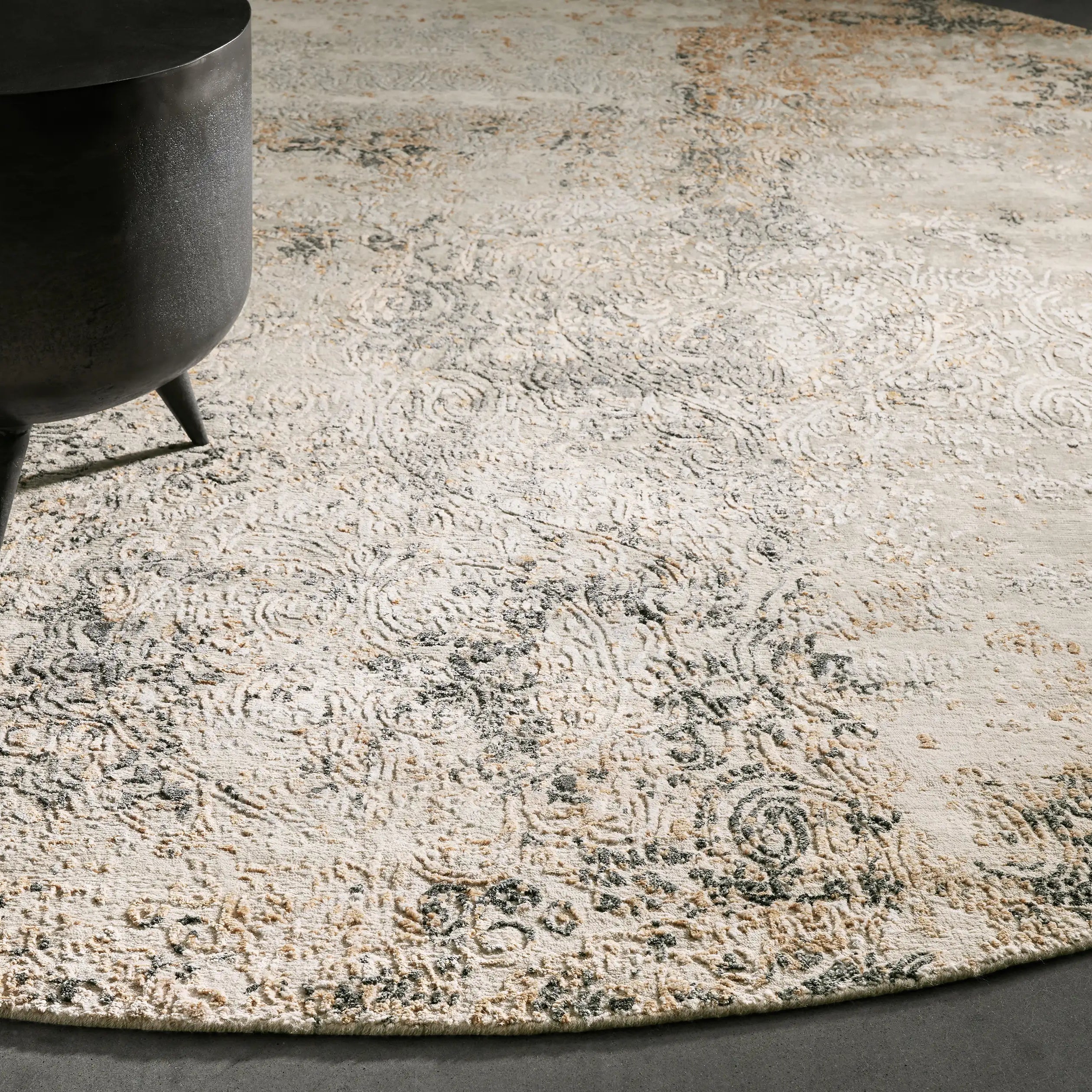 Zealand Hand-Knotted Round Rug