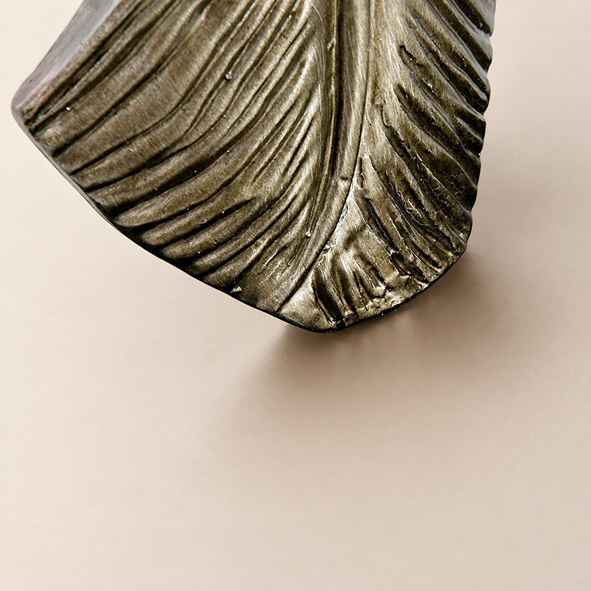 Tricolordeer Sculptural Gold Feather Table Lamp